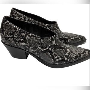 Zara snakeskin print booties. Size 7.